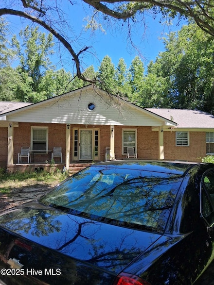 273 E Charity Rd, Rose Hill, NC 28458