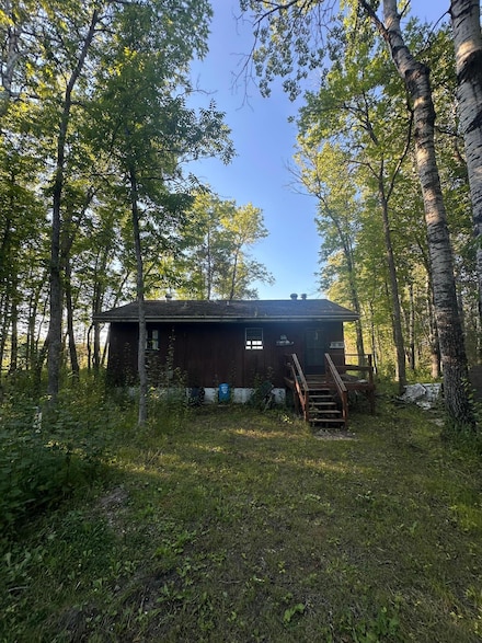 17415 E Pine Dr NW, Angle Inlet, MN 56711