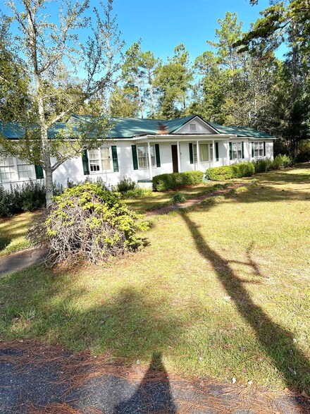453 Bassett Rd, Quincy, FL 32351