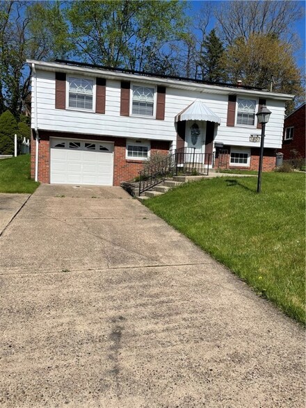 3801 Gary Dr, Pittsburgh, PA 15227