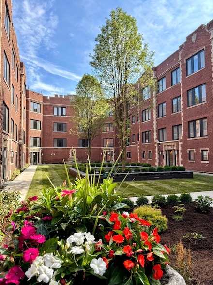 1337 W Estes Ave Unit 2A, Chicago, IL 60626