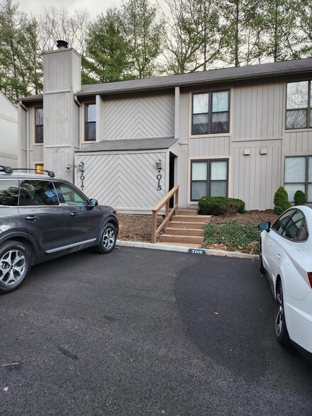 7015 Oak Ct, Roanoke, VA 24018