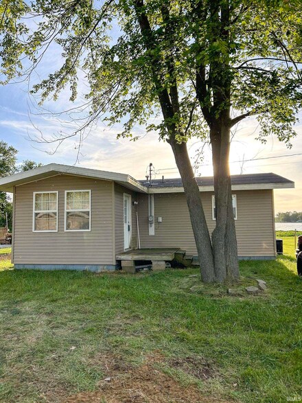 8861 S Jannie Ln, Silver Lake, IN 46982