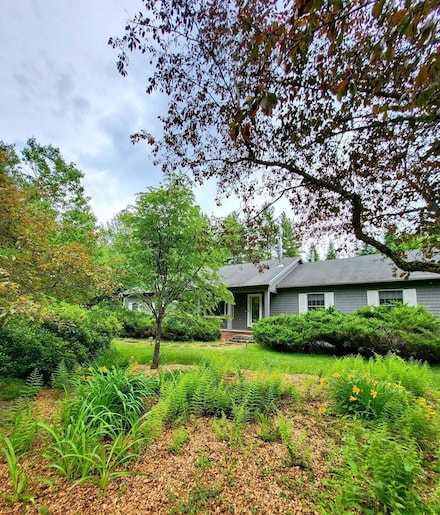 1470 Easton Valley Rd, Franconia, NH 03580