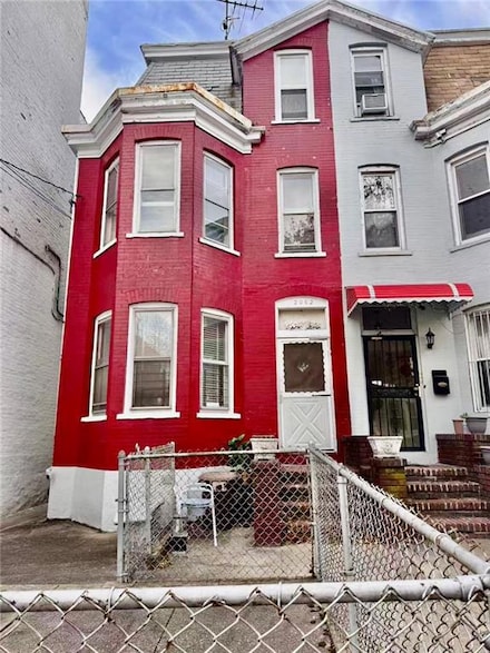 2062 E 15th St, Brooklyn, NY 11229