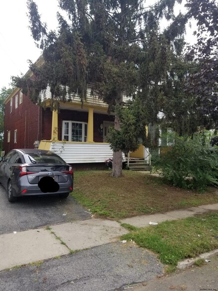 1044 Cutler St, Schenectady, NY 12303