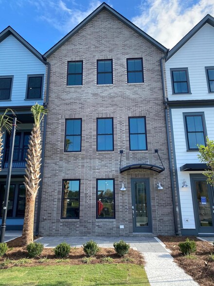 1613 Florentia St, Mount Pleasant, SC 29464