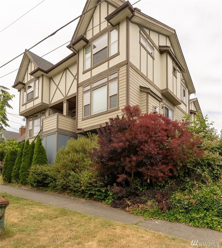 8234 17th Ave NE, Seattle, WA 98115
