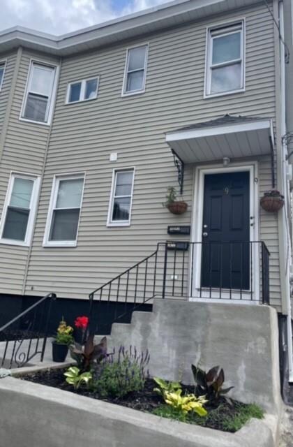 9 Carl St, Providence, RI 02909