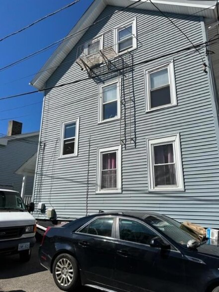11 Barker St, Providence, RI 02903
