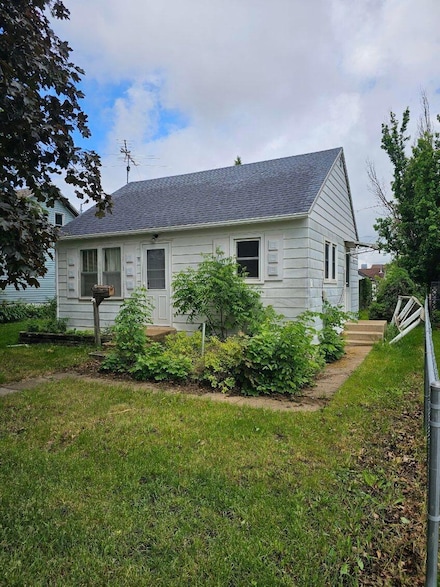 19 4th St SW, Eyota, MN 55934