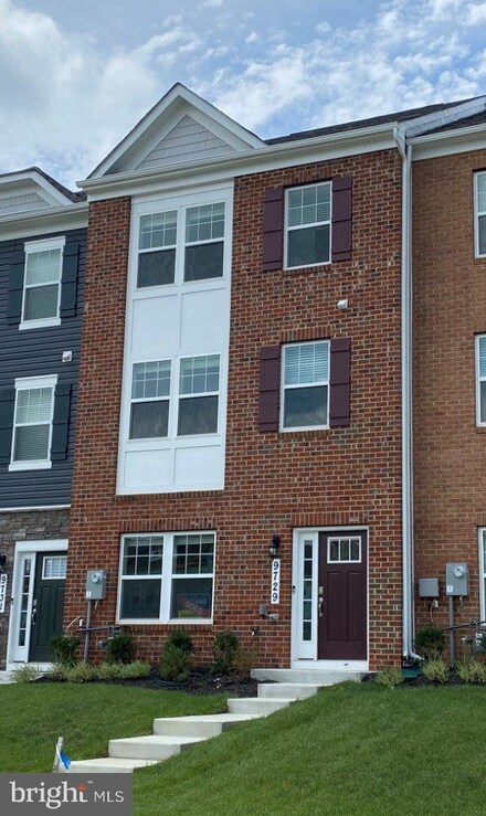 9613 Fagan Dr, Mitchellville, MD 20721