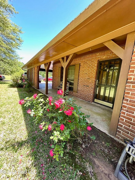 2242 Old Pickens Rd, Kosciusko, MS 39090