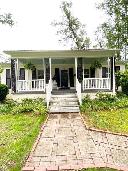 506 Brooklane Dr, Greenwood, SC 29649