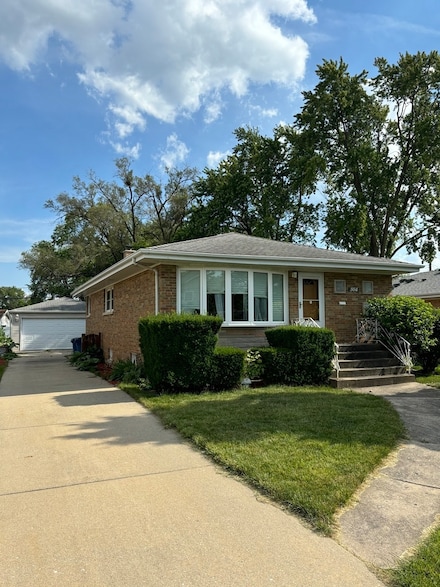 504 E Butterfield Rd, Elmhurst, IL 60126