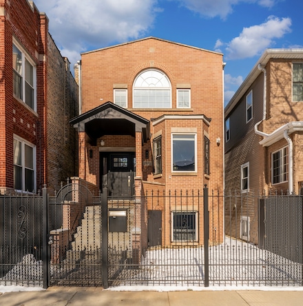 2818 W Wellington Ave, Chicago, IL 60618