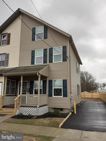 124 Pine St, Beverly, NJ 08010