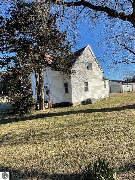 6055 S Coldwater Rd, Remus, MI 49340