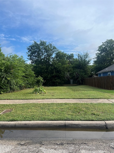 1217 E Tucker St, Fort Worth, TX 76104