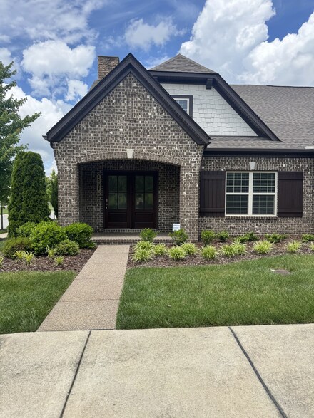 2068 Mainstream Dr, Franklin, TN 37064