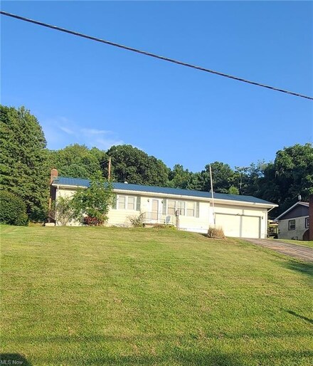 2256 Otsego Ave, Coshocton, OH 43812
