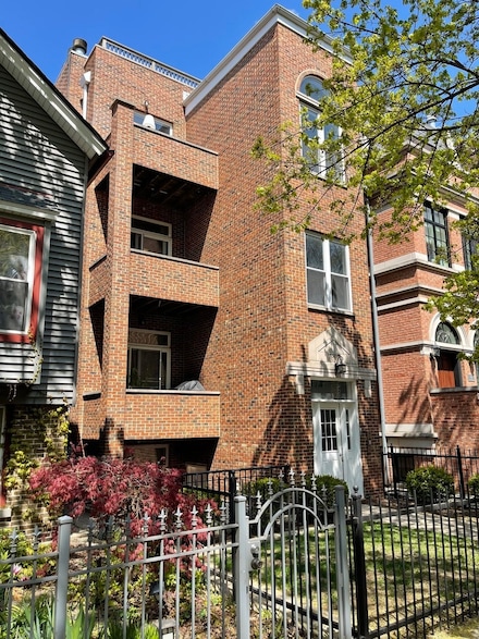 870 W Lill Ave Unit 2, Chicago, IL 60614