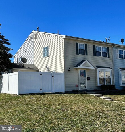 2 Lerner Ct, Sicklerville, NJ 08081