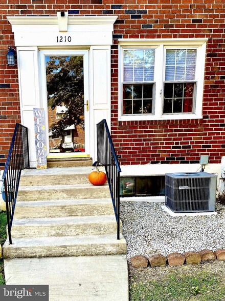 1210 Maple Ave, Elsmere, DE 19805