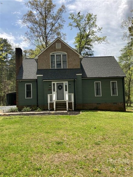 208 Pioneer Dr, Mount Gilead, NC 27306