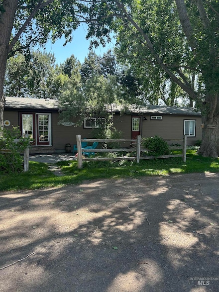 1614 E 1800 S, Gooding, ID 83330