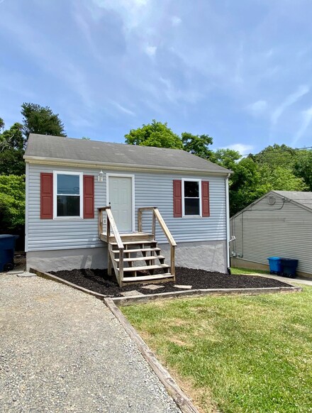 987 Mountain Rd NW, Roanoke, VA 24017