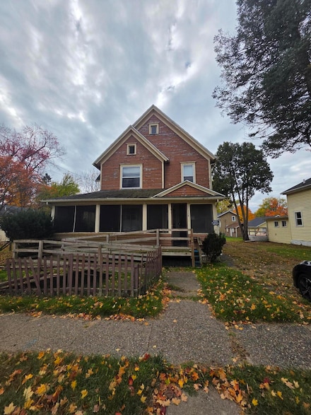 113 W Walnut St, Albion, MI 49224
