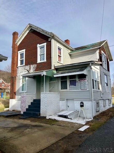 112R Oak St, East Conemaugh, PA 15909