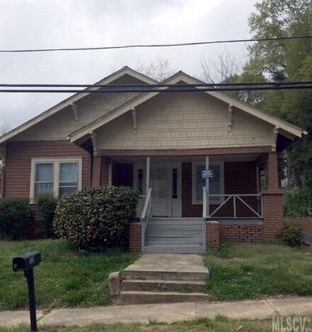 131 3rd Ave SE, Hickory, NC 28602