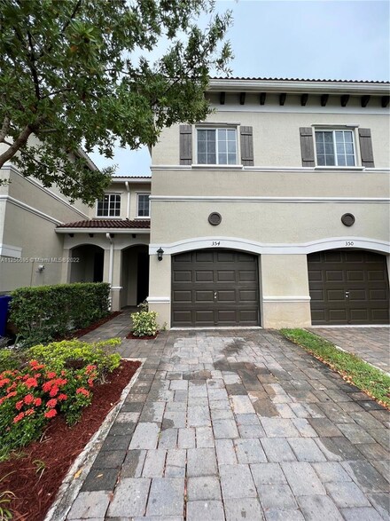 354 NE 47th Place, Pompano Beach, FL 33064