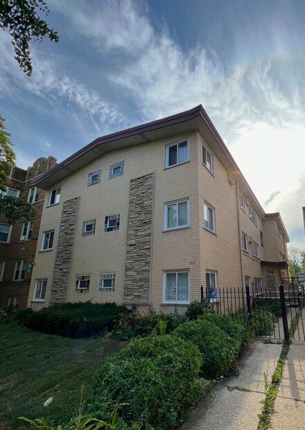 714 N Austin Blvd Unit 201, Oak Park, IL 60302