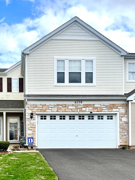 6538 Marble Ln Unit 1023, Carpentersville, IL 60110