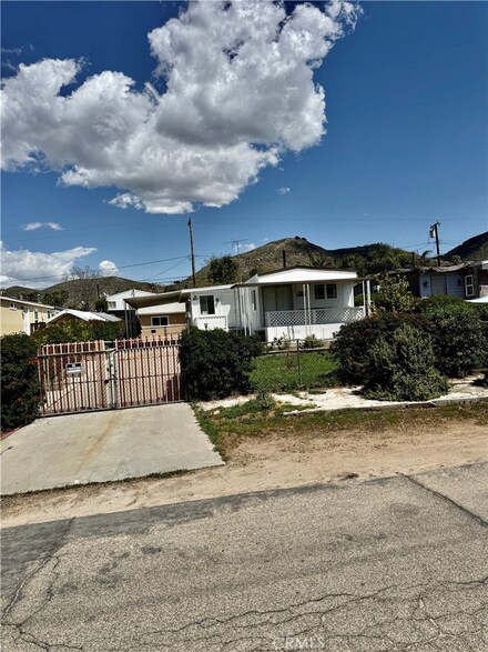 32500 Crescent Ave, Lake Elsinore, CA 92530