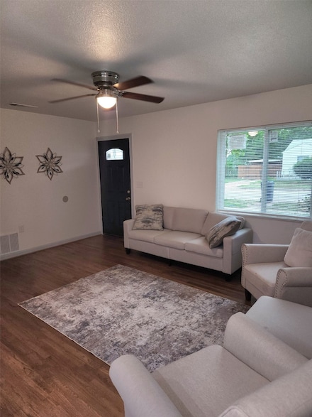 1104 Edgefield Dr, Garland, TX 75040