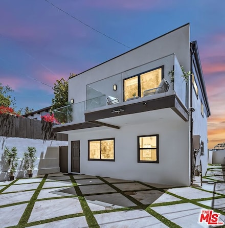 8960 Crescent Dr, Los Angeles, CA 90046