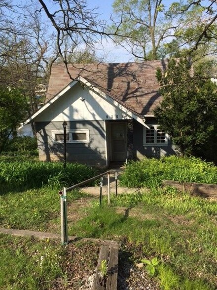 1037 N Lakeview Dr, Lowell, IN 46356