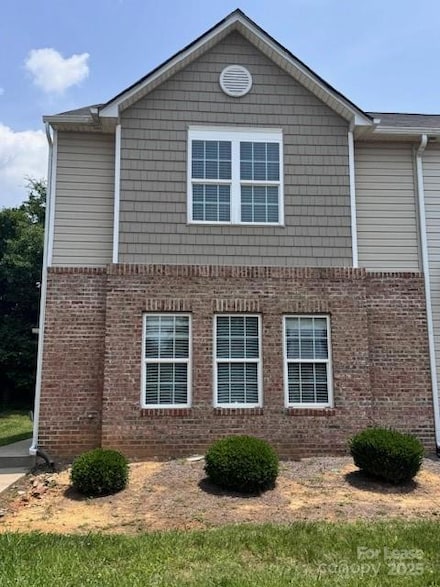 9544 Brackenview Ct, Charlotte, NC 28214