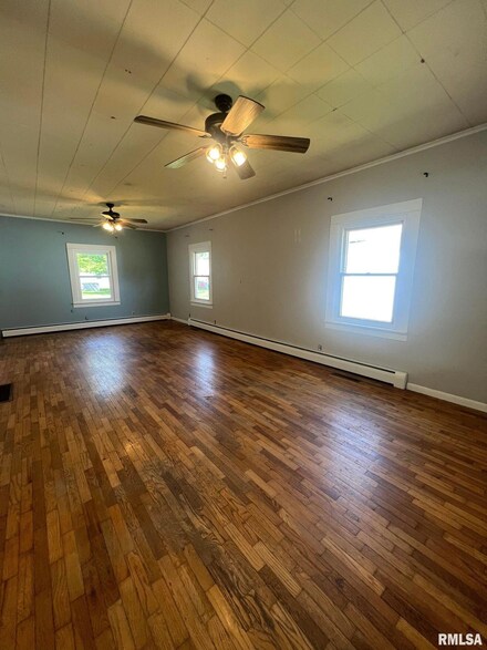 203 W Parrish St, Benton, IL 62812