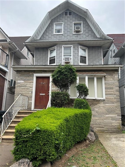 1545 E 12th St, Brooklyn, NY 11230