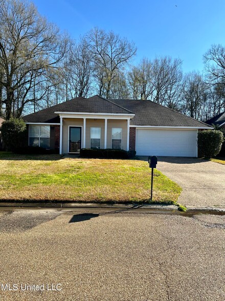 1104 Bullrun Dr, Byram, MS 39272