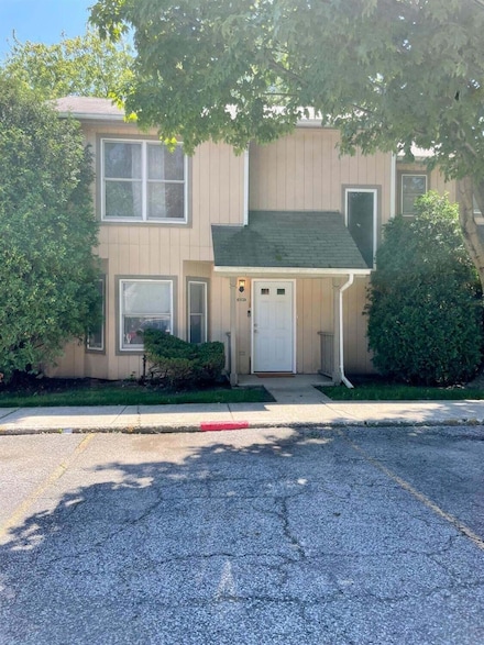 6089 Pennsylvania Dr, Merrillville, IN 46410