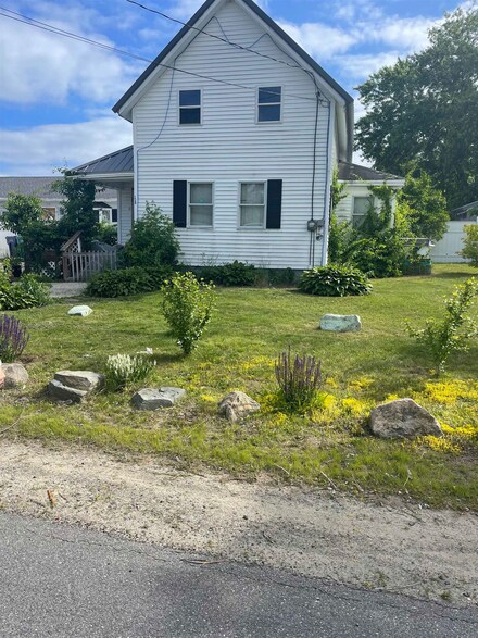 128 S Main St, Seabrook, NH 03874