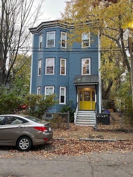 13 Oakdale St Unit 1, Jamaica Plain, MA 02130