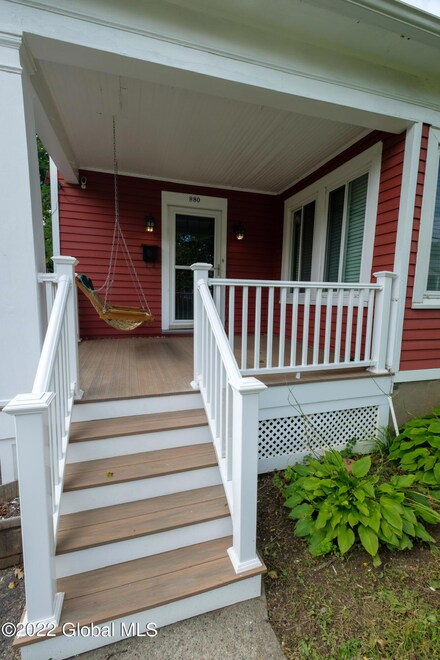 880 Mercer St, Albany, NY 12208