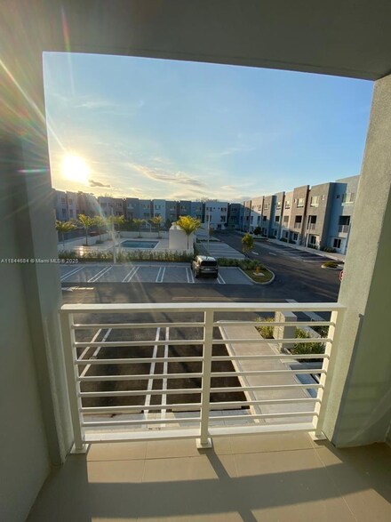 2561 NE 193rd St Unit 1202, Miami, FL 33180